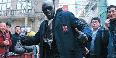 黑人vs日本步兵,一场东西方文化的碰撞